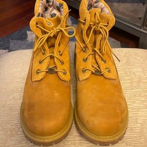 CLASSIC TIMBERLAND CAMEL SUEDE BOOT SIZE 9.5 RBAND NEW